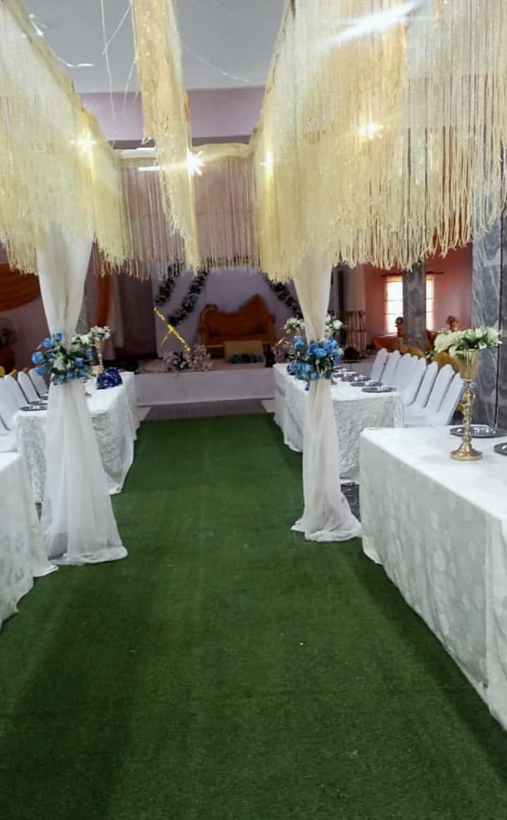 Draped columns and a dressed aisle leading to the head table